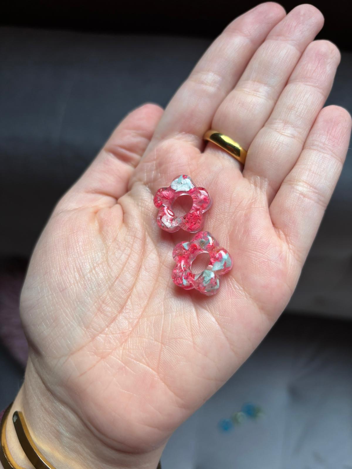 Flores rositas y azul