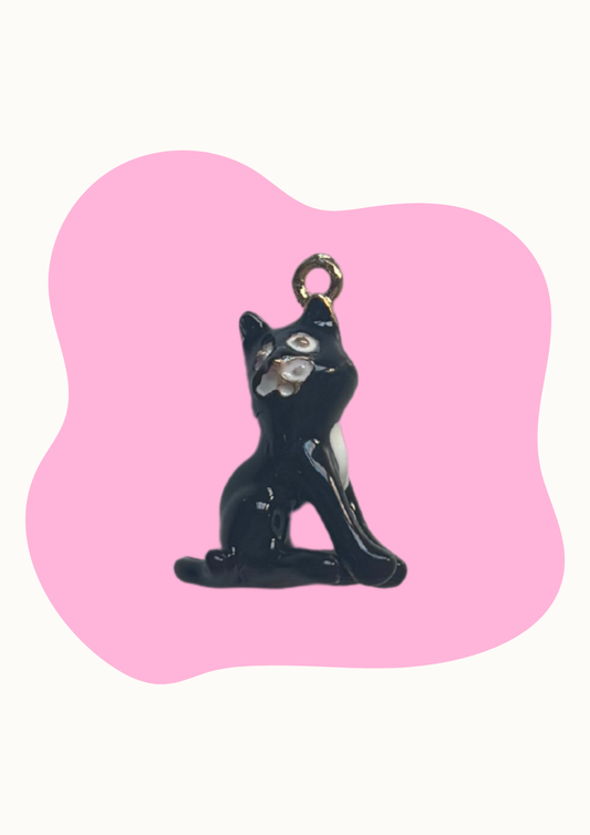 Charm - Gato negro sentado