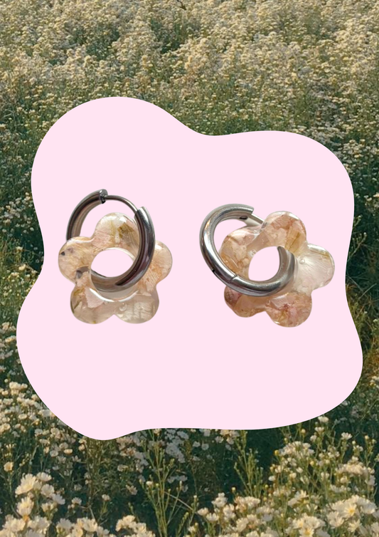 Pendientes con flores preservadas (Blanco y beige)
