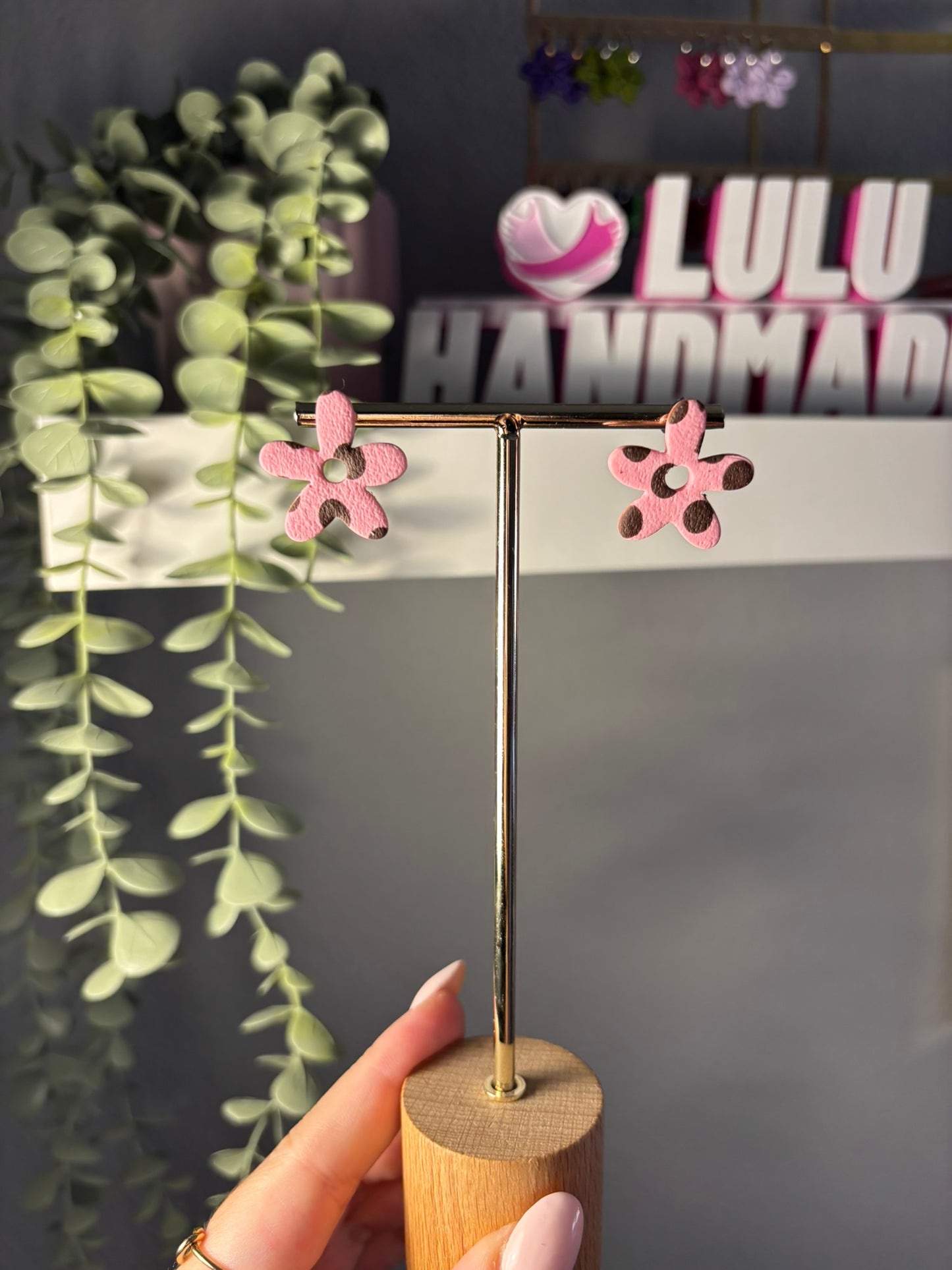 Mini flor rosa con lunares