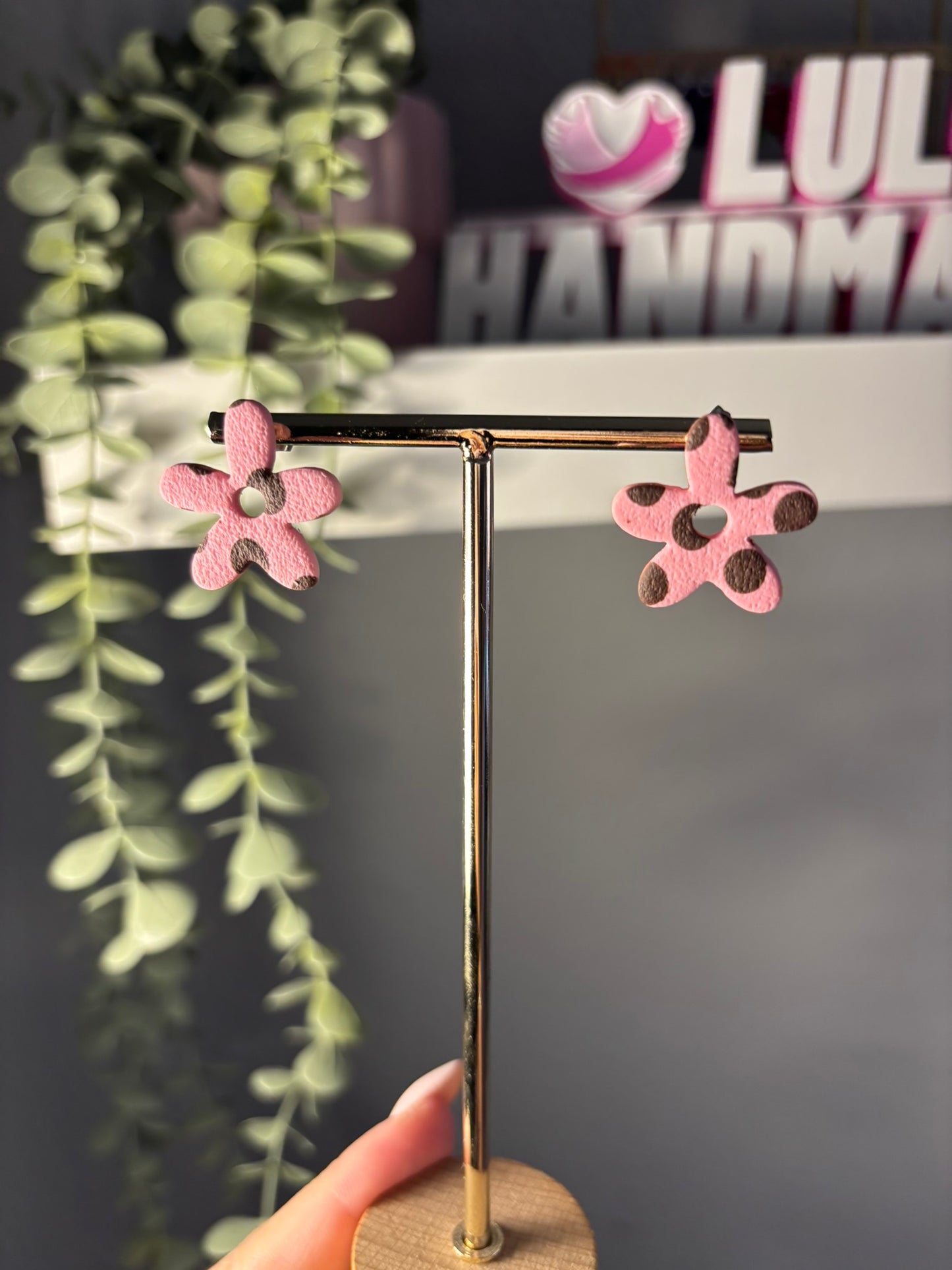 Mini flor rosa con lunares