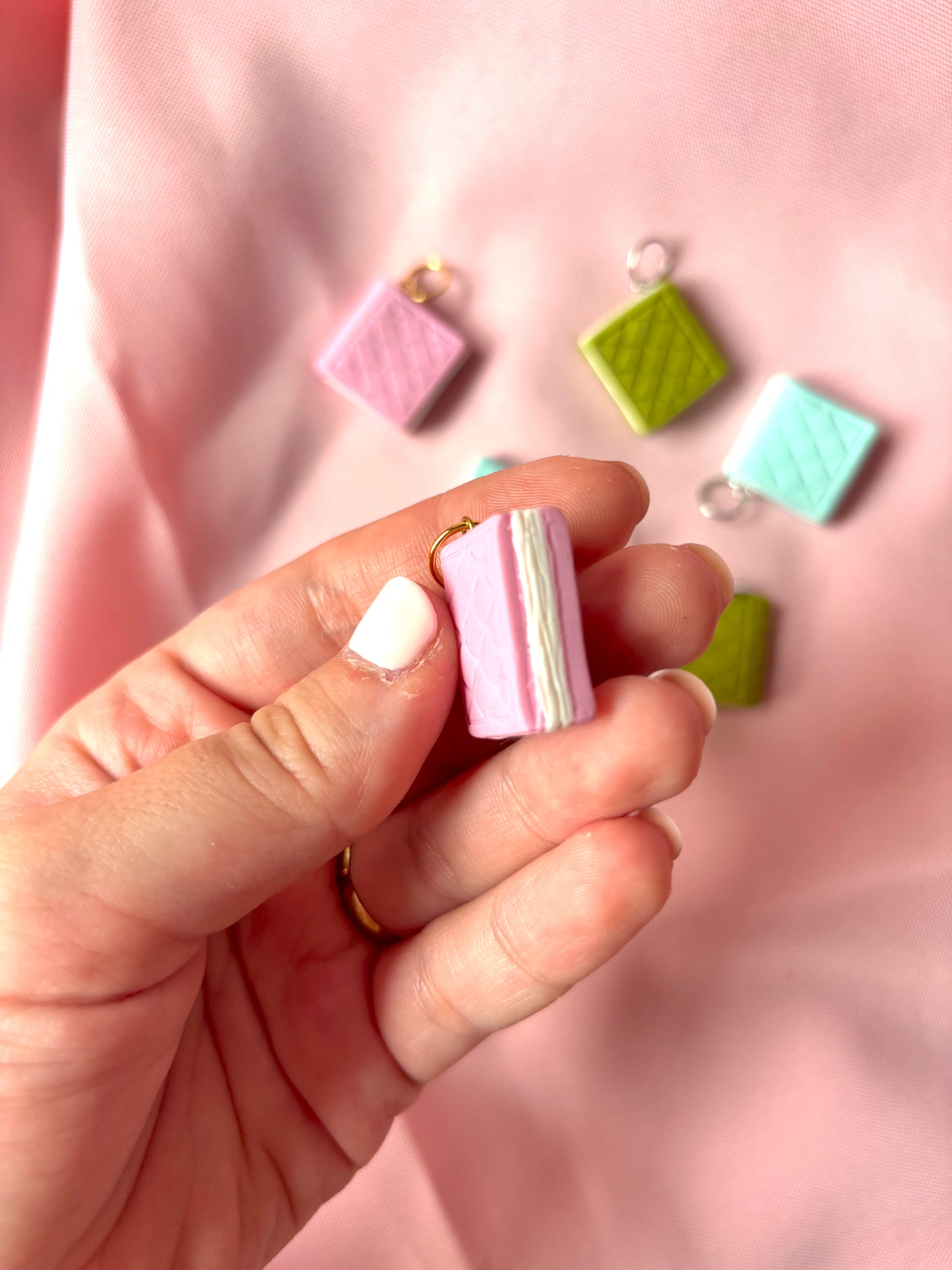 Charm libro