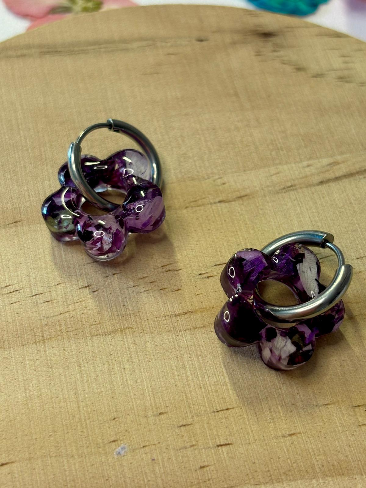 Flores de Hortensia y Gomphrena globosa morado oscuro