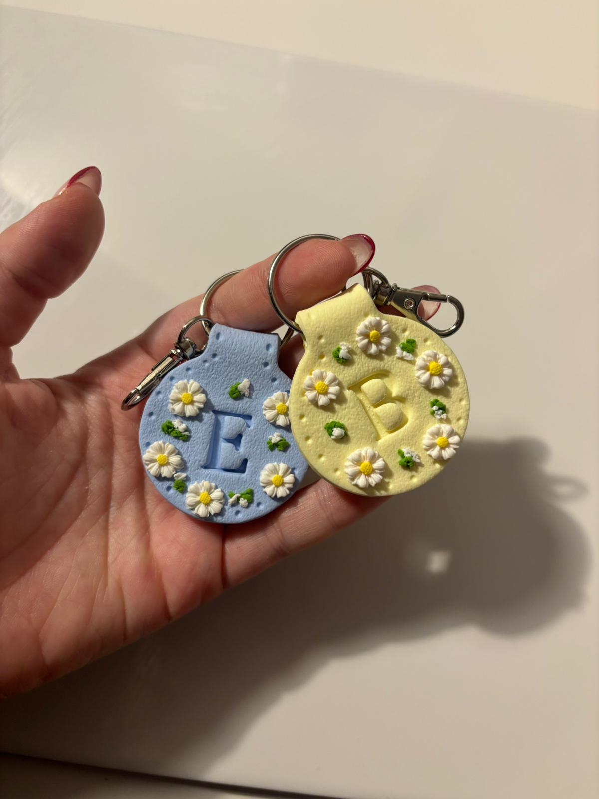 Llavero personalizado con margaritas