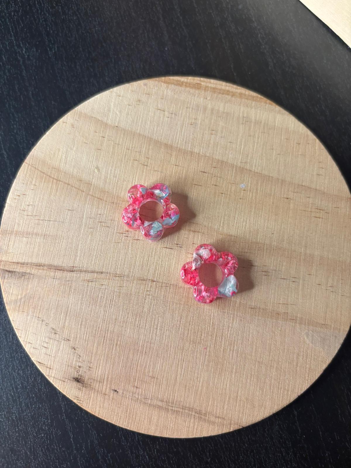 Pendientes de flores preservadas