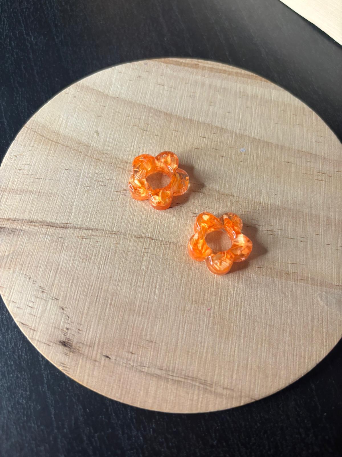 Pendientes de flores preservadas