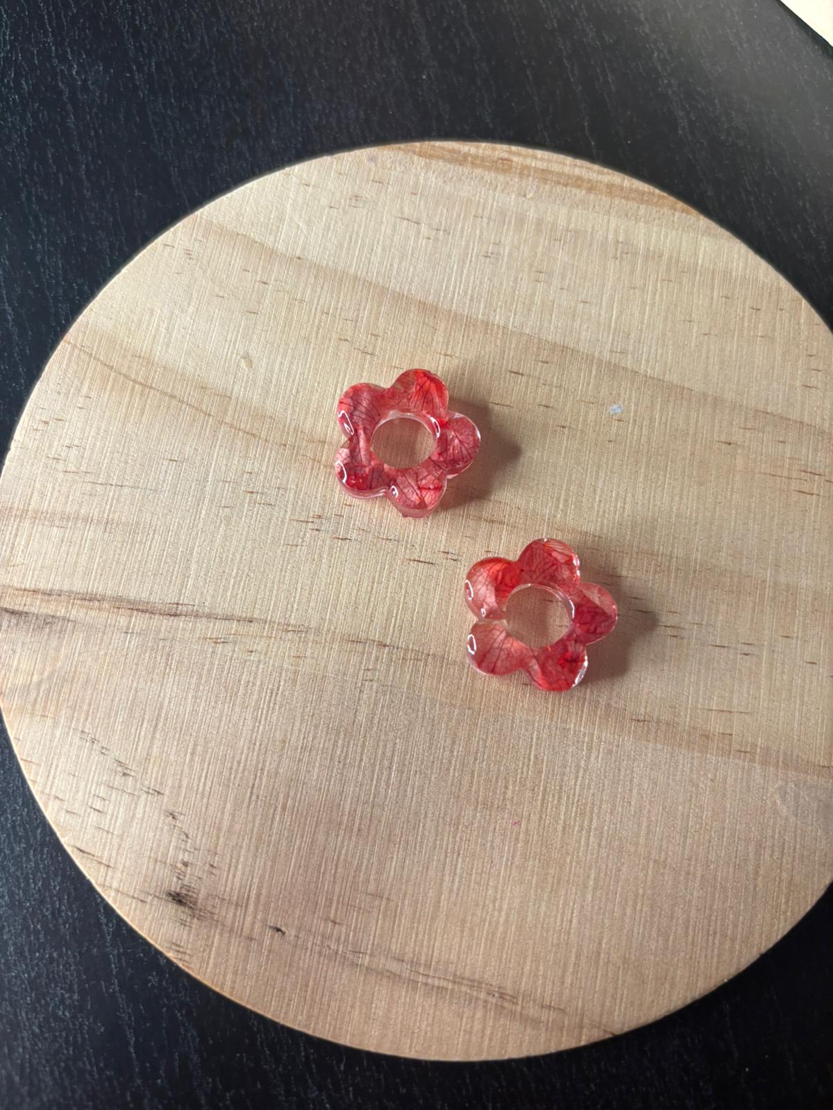 Pendientes de flores preservadas