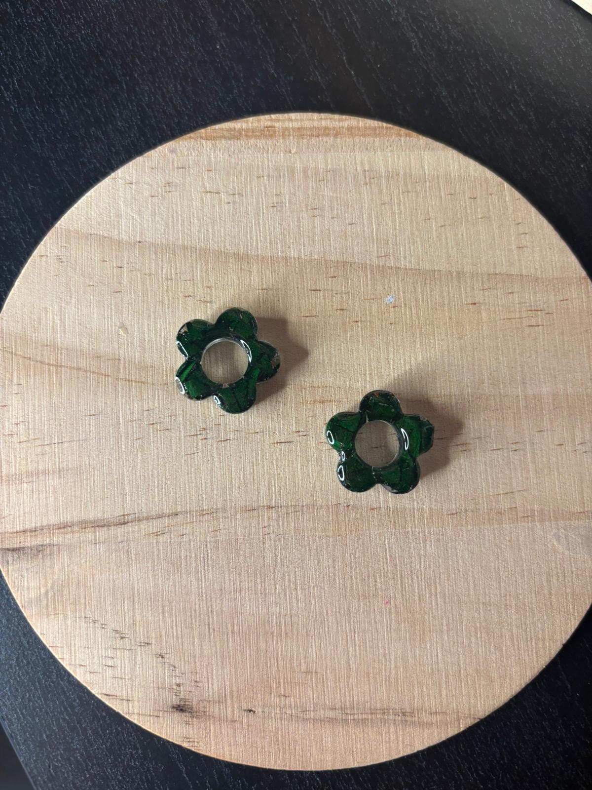 Pendientes de flores preservadas