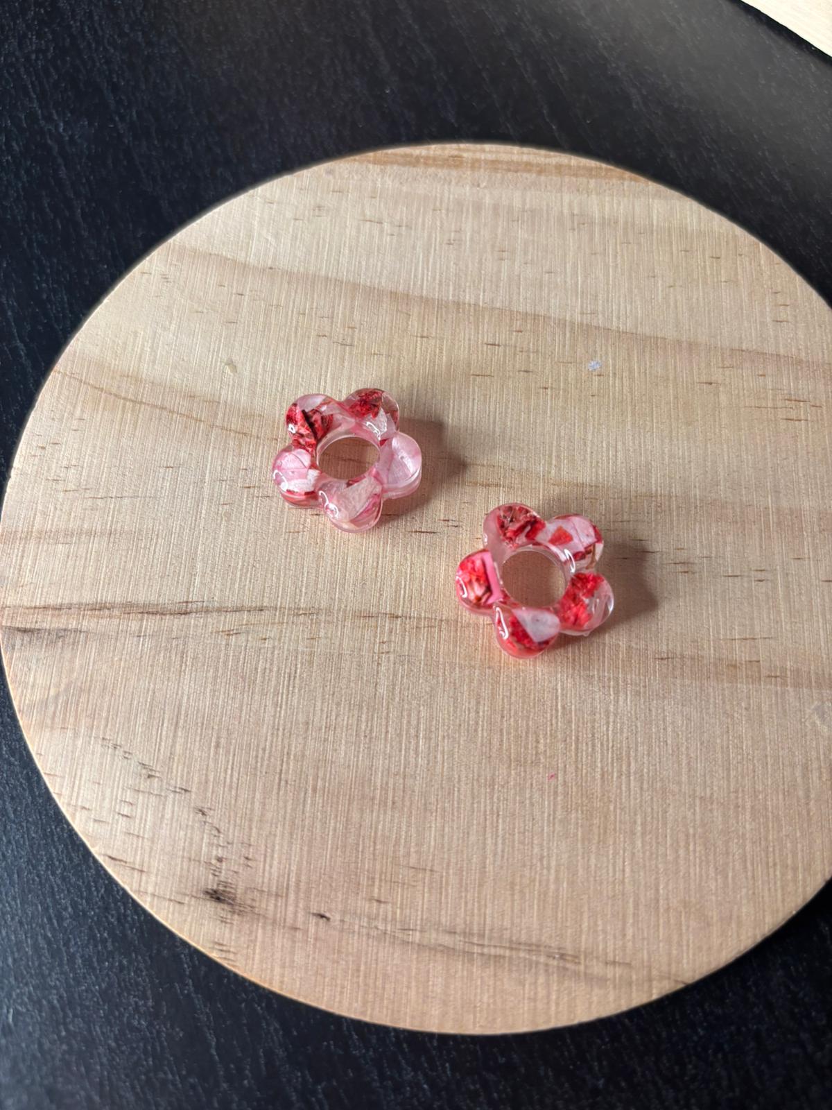 Pendientes de flores preservadas